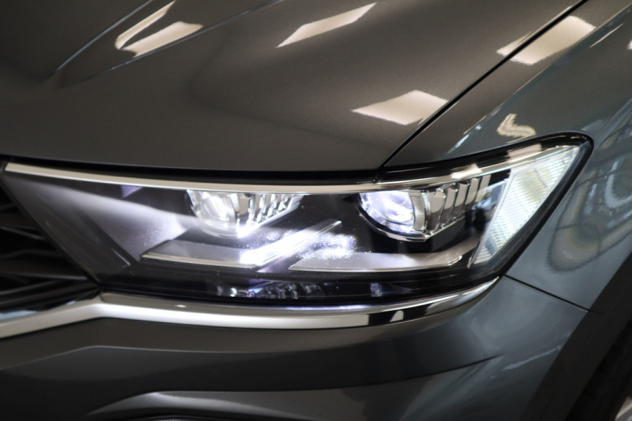 Volkswagen T-Roc 1.5 TSI Sport ACC PDC Navi Panoramadak Leder Automaat 150PK!