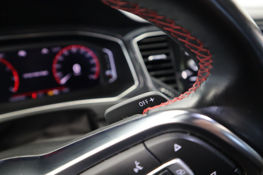 Volkswagen T-Roc 1.5 TSI Sport ACC PDC Navi Panoramadak Leder Automaat 150PK!