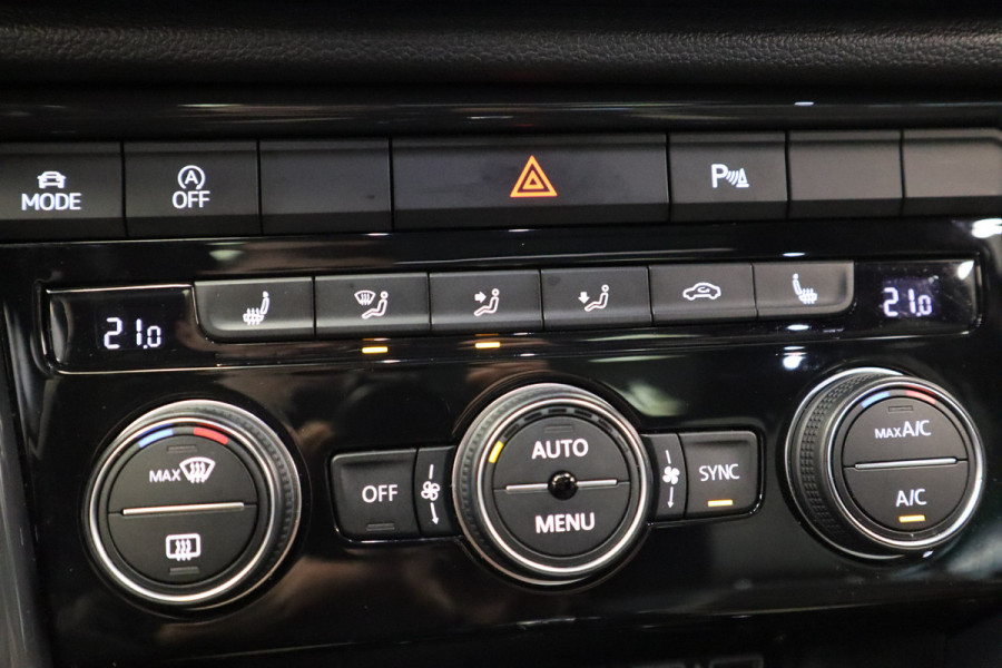 Volkswagen T-Roc 1.5 TSI Sport ACC PDC Navi Panoramadak Leder Automaat 150PK!