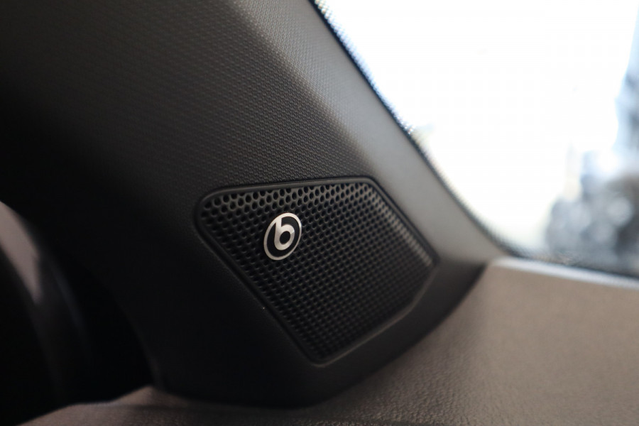 Volkswagen T-Roc 1.5 TSI Sport ACC PDC Navi Panoramadak Leder Automaat 150PK!