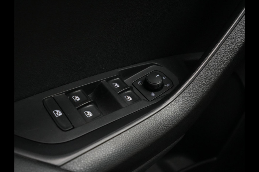 Škoda Karoq 1.5 TSI 150pk DSG Sportline Business Navigatie 19"velgen Camera Keyless 286