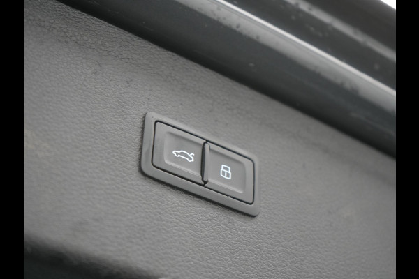 Audi Q5 50 TFSIe Quattro S Line Plug In Hybrid 300pk Dealer O.H PHEV | Luchtvering | Trekhaak Af Fabriek | Adaptive Cruise | Valcona Lederen Sportstoelen | Matrix LED | Apple Carplay | Navigatie | Virtual | DAB | 19"L.M | Audi Q5 50 TFSIe Quattro S Line Plug In Hybrid 300pk Dealer O.H PHEV | Luchtvering | Trekhaak Af Fabriek | Adaptive Cruise | Valcona Lederen Sportstoelen | Matrix LED | Apple Carplay | Navigatie | Virtual | DAB | 19"L.M |