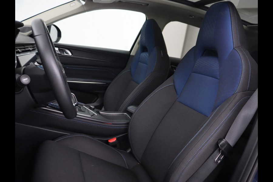 Lynk & Co 01 1.5 Plug In | Panoramadak | Infinity by Harman | Camera | Adaptive cruise | Stoelverwarming | Carplay | Memory | Full LED Lynk & Co 01 1.5 Plug In | Panoramadak | Infinity by Harman | Camera | Adaptive cruise | Stoelverwarming | Carplay | Memory | Full LED