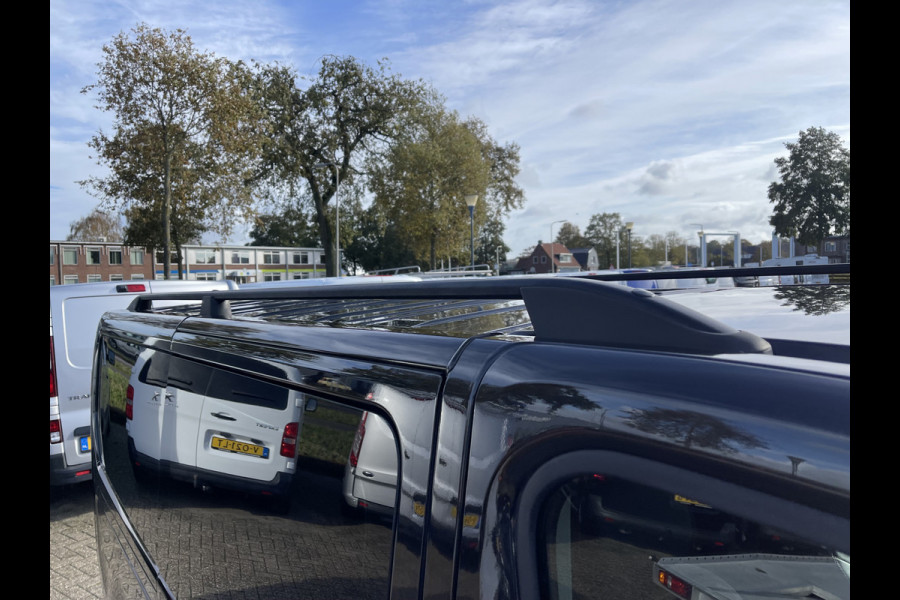 Renault Trafic 2.0 dCi 170pk automaat T29 L2H1 DC 5 persoons Luxe / vaste prijs rijklaar € 24.950 ex btw / lease vanaf € 407 / dubbele schuifdeur / trekhaak / camera / airco / cruise / navigatie !