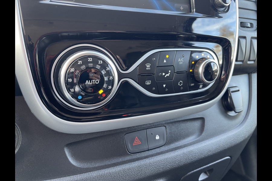 Renault Trafic 2.0 dCi 170pk automaat T29 L2H1 DC 5 persoons Luxe / vaste prijs rijklaar € 24.950 ex btw / lease vanaf € 407 / dubbele schuifdeur / trekhaak / camera / airco / cruise / navigatie !