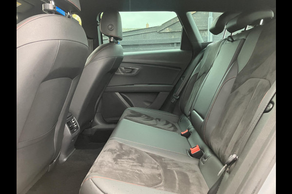 Seat León ST 1.5 TSI FR Ultimate Edition Black Sky | Trekhaak | Camera | NAP Seat León ST 1.5 TSI FR Ultimate Edition Black Sky | Trekhaak | Camera | NAP