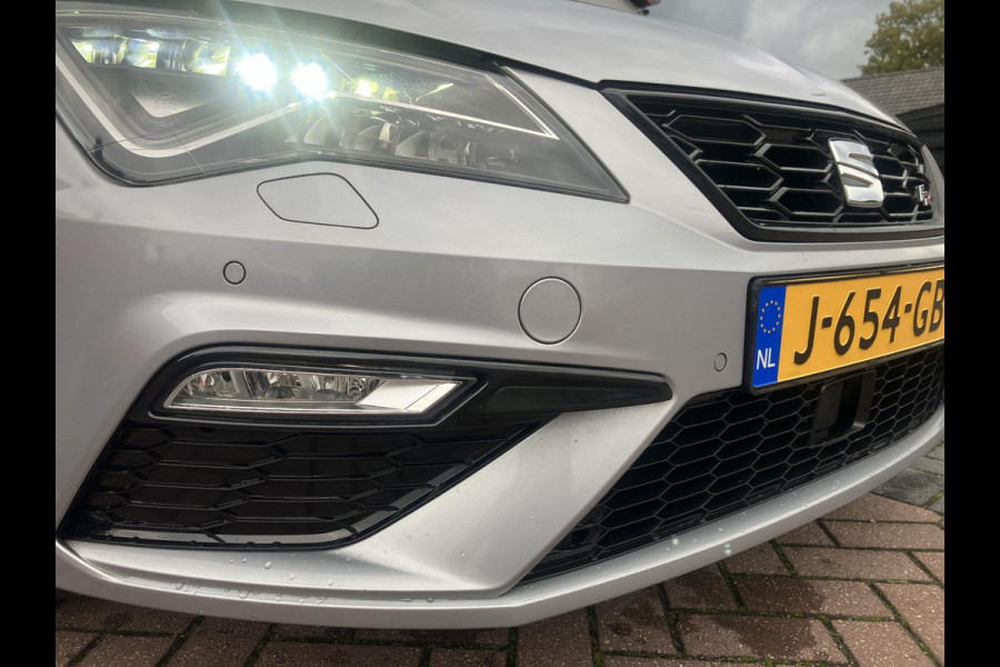 Seat León ST 1.5 TSI FR Ultimate Edition Black Sky | Trekhaak | Camera | NAP Seat León ST 1.5 TSI FR Ultimate Edition Black Sky | Trekhaak | Camera | NAP