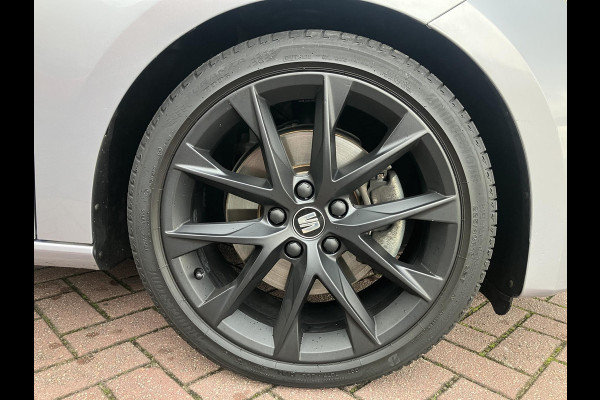 Seat León ST 1.5 TSI FR Ultimate Edition Black Sky | Trekhaak | Camera | NAP Seat León ST 1.5 TSI FR Ultimate Edition Black Sky | Trekhaak | Camera | NAP