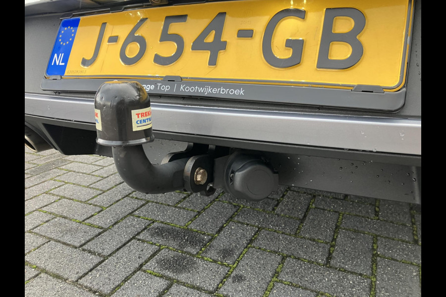 Seat León ST 1.5 TSI FR Ultimate Edition Black Sky | Trekhaak | Camera | NAP Seat León ST 1.5 TSI FR Ultimate Edition Black Sky | Trekhaak | Camera | NAP