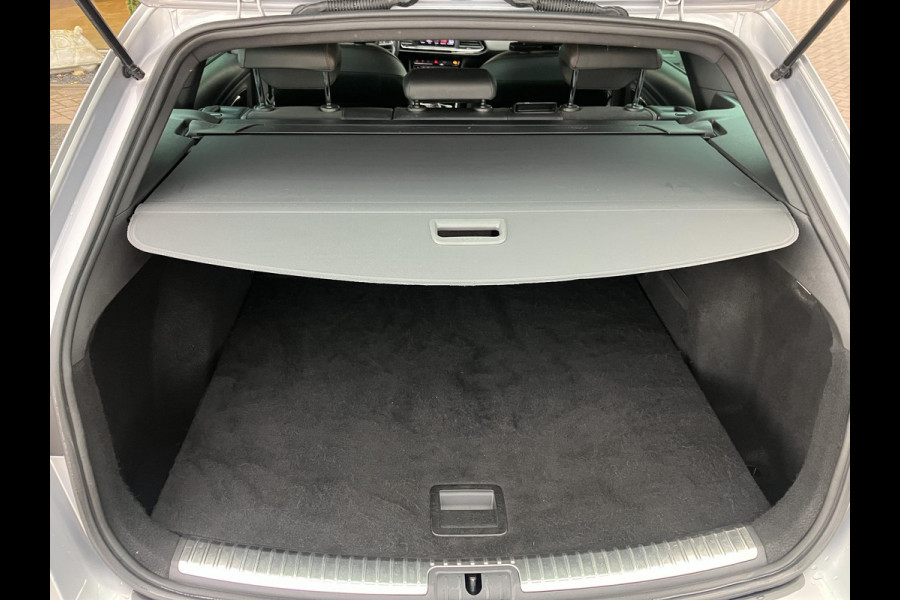 Seat León ST 1.5 TSI FR Ultimate Edition Black Sky | Trekhaak | Camera | NAP Seat León ST 1.5 TSI FR Ultimate Edition Black Sky | Trekhaak | Camera | NAP