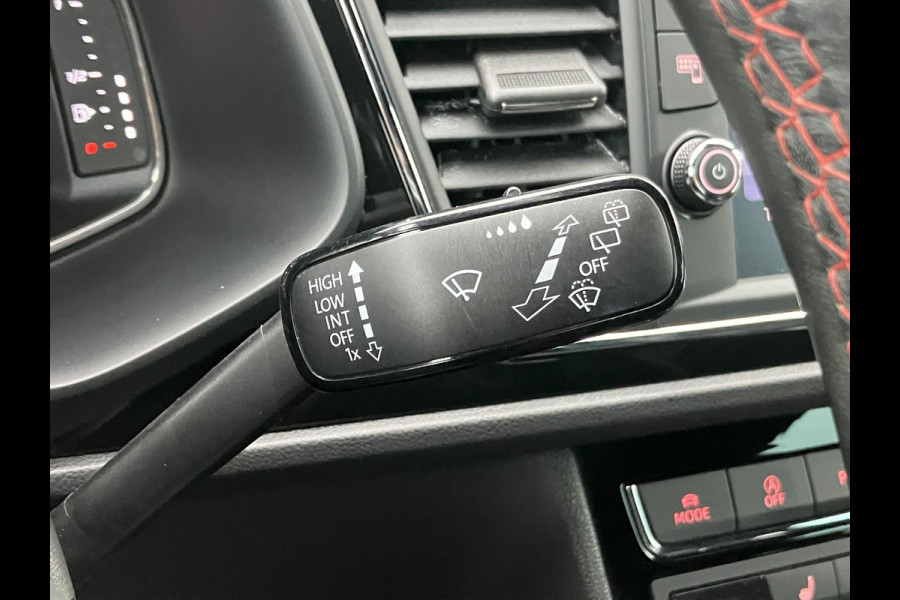 Seat León ST 1.5 TSI FR Ultimate Edition Black Sky | Trekhaak | Camera | NAP Seat León ST 1.5 TSI FR Ultimate Edition Black Sky | Trekhaak | Camera | NAP