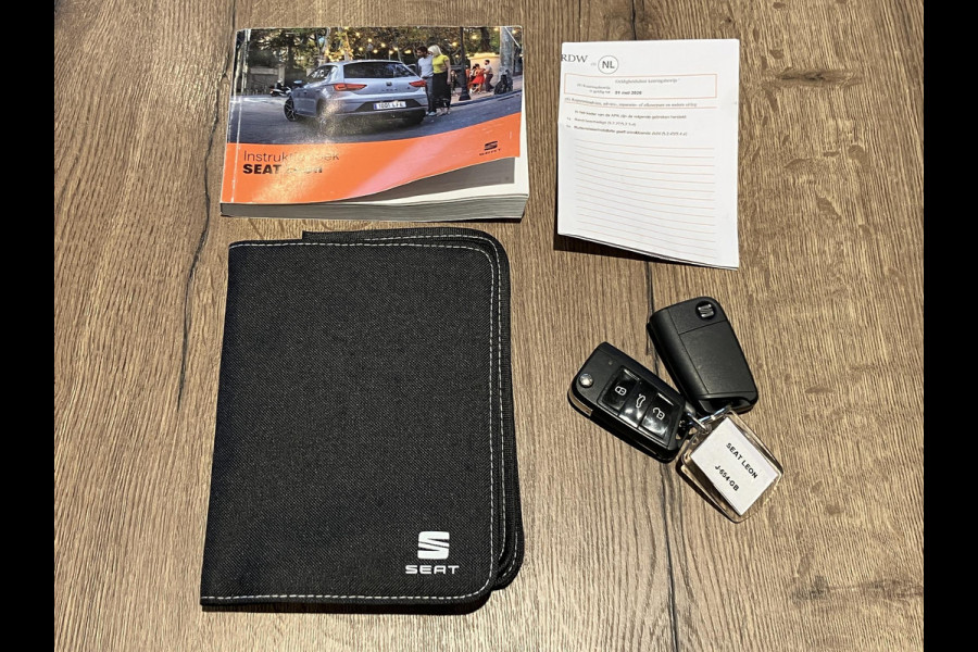 Seat León ST 1.5 TSI FR Ultimate Edition Black Sky | Trekhaak | Camera | NAP Seat León ST 1.5 TSI FR Ultimate Edition Black Sky | Trekhaak | Camera | NAP