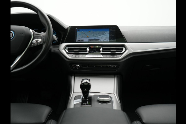 BMW 3 Serie Touring 330e xDrive Sportline Plug In Hybrid 292pk Dealer O.H PHEV | Laser LED | Panodak | Adaptive Cruise | Camera | Lederen Sportstoelen Verwarmd | Apple Carplay | Keyless | Virtual | Navigatie | DAB | 18"L.M | BMW 3 Serie Touring 330e xDrive Sportline Plug In Hybrid 292pk Dealer O.H PHEV | Laser LED | Panodak | Adaptive Cruise | Camera | Lederen Sportstoelen Verwarmd | Apple Carplay | Keyless | Virtual | Navigatie | DAB | 18"L.M |