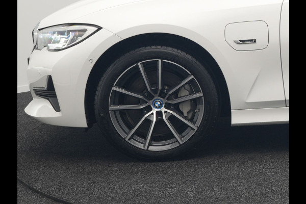 BMW 3 Serie Touring 330e xDrive Sportline Plug In Hybrid 292pk Dealer O.H PHEV | Laser LED | Panodak | Adaptive Cruise | Camera | Lederen Sportstoelen Verwarmd | Apple Carplay | Keyless | Virtual | Navigatie | DAB | 18"L.M | BMW 3 Serie Touring 330e xDrive Sportline Plug In Hybrid 292pk Dealer O.H PHEV | Laser LED | Panodak | Adaptive Cruise | Camera | Lederen Sportstoelen Verwarmd | Apple Carplay | Keyless | Virtual | Navigatie | DAB | 18"L.M |