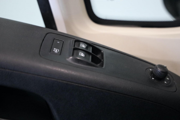 Peugeot Boxer 2.0 BlueHDI L3/H3 3 ZITS 163PK CAMERA NAVI AIRCO TREKHAAK IMPERIAAL LEASE V/A € 122,- p.m. INRUIL MOGELIJK