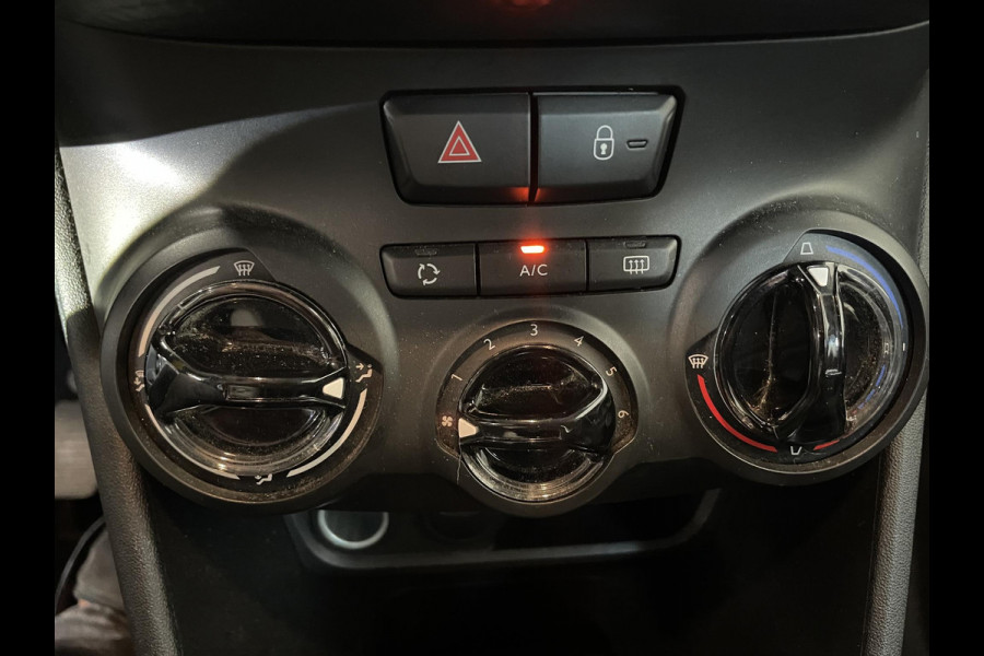 Peugeot 2008 1.2 PureTech Active 82pk Navigatie Apple Carplay/Android Auto Cruise Control Airco Peugeot 2008 1.2 PureTech Active 82pk Navigatie Apple Carplay/Android Auto Cruise Control Airco