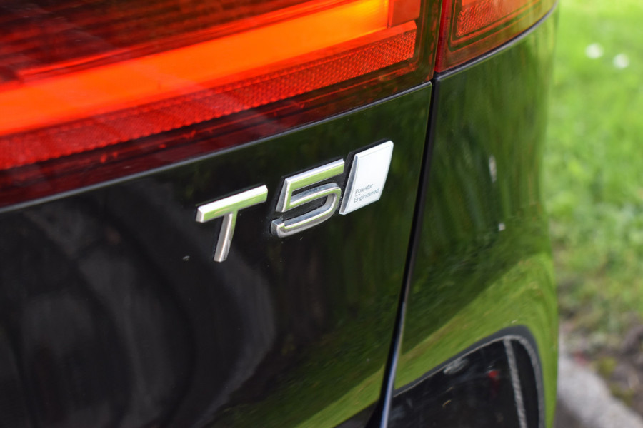 Volvo V90 T5 261PK 90th Anniversary Edition | Polestar | Trekhaak | Camera | Leder | BLIS | Stoelverwarming |