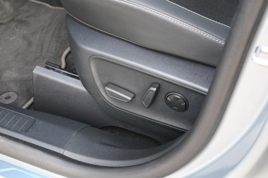 Ford Kuga 2.5 PHEV Active X 243pk | Driver Assistance Pack | Winterpack | Technology Pack | Panoramadak | All Season banden Ford Kuga 2.5 PHEV Active X 243pk | Driver Assistance Pack | Winterpack | Technology Pack | Panoramadak | All Season banden