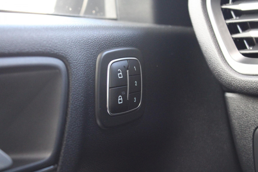 Ford Kuga 2.5 PHEV Active X 243pk | Driver Assistance Pack | Winterpack | Technology Pack | Panoramadak | All Season banden Ford Kuga 2.5 PHEV Active X 243pk | Driver Assistance Pack | Winterpack | Technology Pack | Panoramadak | All Season banden