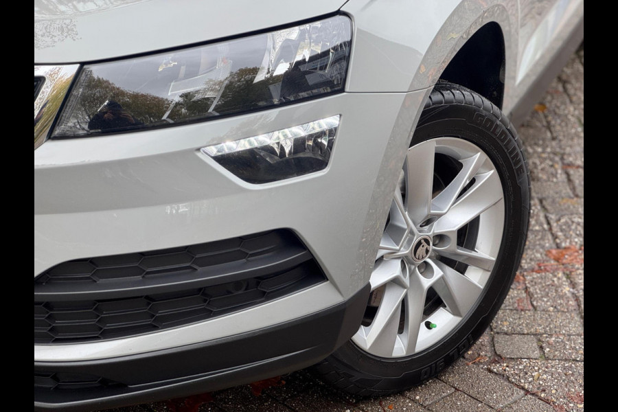 Škoda Karoq 1.0 TSI Pano Navi Apple CarPlay Cruise Nardogrey Boekjes Dealeronderhouden Nieuwe APK