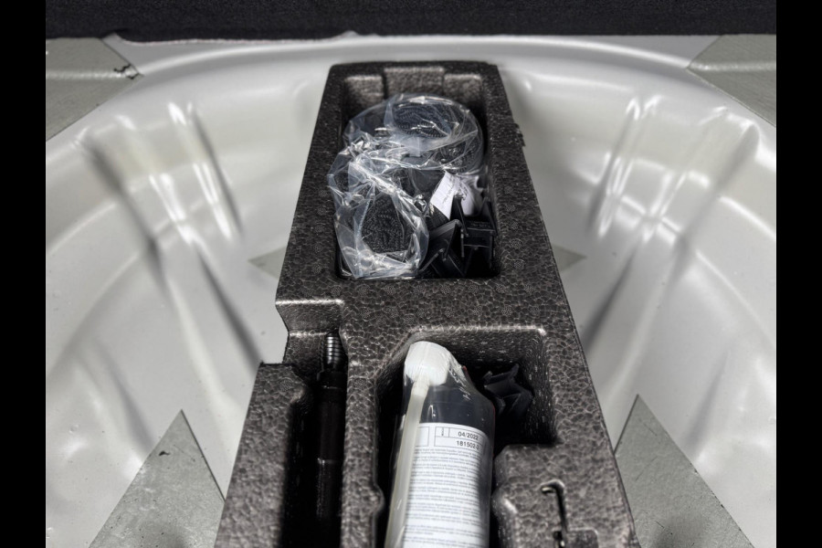 Škoda Karoq 1.0 TSI Pano Navi Apple CarPlay Cruise Nardogrey Boekjes Dealeronderhouden Nieuwe APK