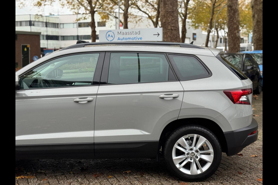 Škoda Karoq 1.0 TSI Pano Navi Apple CarPlay Cruise Nardogrey Boekjes Dealeronderhouden Nieuwe APK
