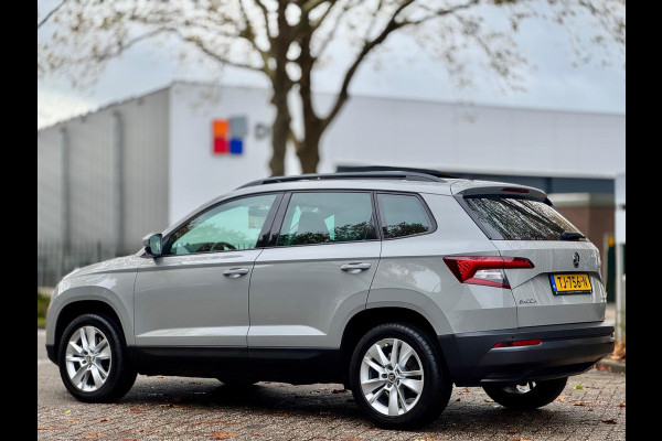 Škoda Karoq 1.0 TSI Pano Navi Apple CarPlay Cruise Nardogrey Boekjes Dealeronderhouden Nieuwe APK