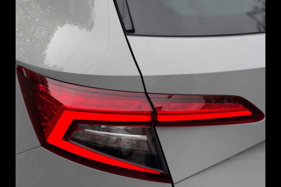 Škoda Karoq 1.0 TSI Pano Navi Apple CarPlay Cruise Nardogrey Boekjes Dealeronderhouden Nieuwe APK