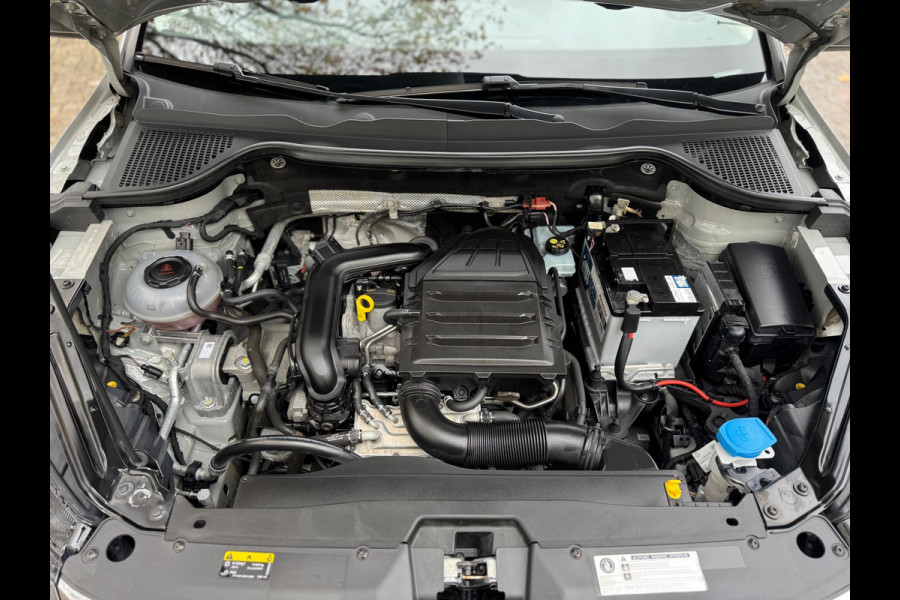 Škoda Karoq 1.0 TSI Pano Navi Apple CarPlay Cruise Nardogrey Boekjes Dealeronderhouden Nieuwe APK