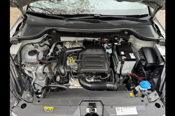 Škoda Karoq 1.0 TSI Pano Navi Apple CarPlay Cruise Nardogrey Boekjes Dealeronderhouden Nieuwe APK