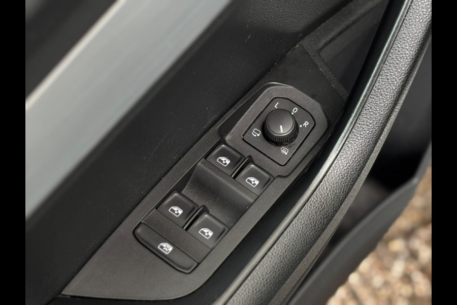 Škoda Karoq 1.0 TSI Pano Navi Apple CarPlay Cruise Nardogrey Boekjes Dealeronderhouden Nieuwe APK