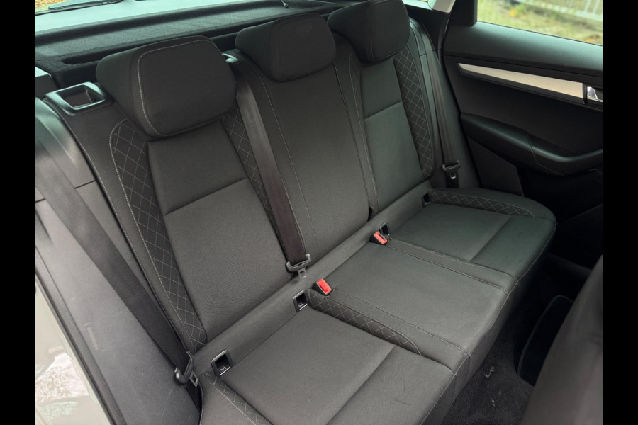 Škoda Karoq 1.0 TSI Pano Navi Apple CarPlay Cruise Nardogrey Boekjes Dealeronderhouden Nieuwe APK