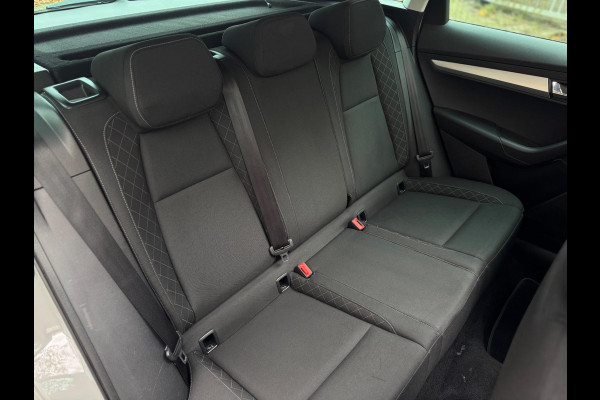 Škoda Karoq 1.0 TSI Pano Navi Apple CarPlay Cruise Nardogrey Boekjes Dealeronderhouden Nieuwe APK