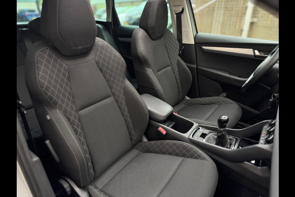 Škoda Karoq 1.0 TSI Pano Navi Apple CarPlay Cruise Nardogrey Boekjes Dealeronderhouden Nieuwe APK