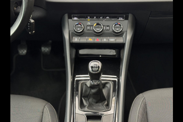 Škoda Karoq 1.0 TSI Pano Navi Apple CarPlay Cruise Nardogrey Boekjes Dealeronderhouden Nieuwe APK