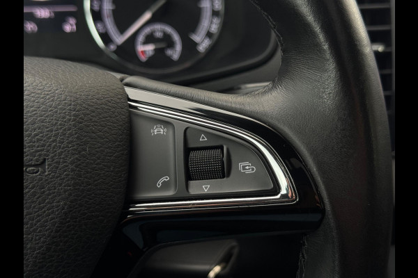 Škoda Karoq 1.0 TSI Pano Navi Apple CarPlay Cruise Nardogrey Boekjes Dealeronderhouden Nieuwe APK