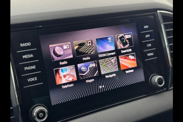 Škoda Karoq 1.0 TSI Pano Navi Apple CarPlay Cruise Nardogrey Boekjes Dealeronderhouden Nieuwe APK