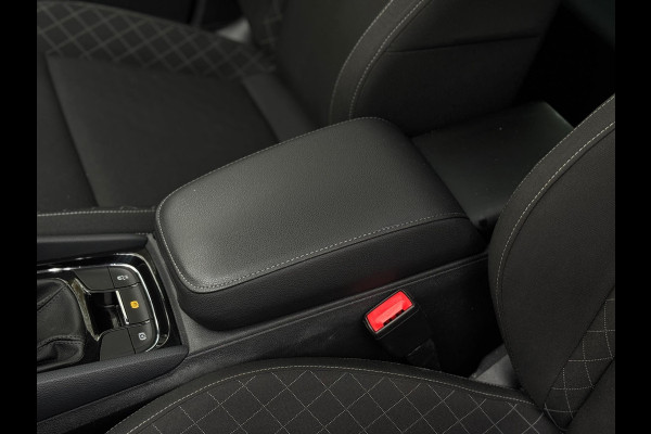 Škoda Karoq 1.0 TSI Pano Navi Apple CarPlay Cruise Nardogrey Boekjes Dealeronderhouden Nieuwe APK