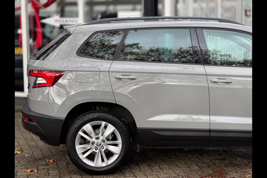 Škoda Karoq 1.0 TSI Pano Navi Apple CarPlay Cruise Nardogrey Boekjes Dealeronderhouden Nieuwe APK