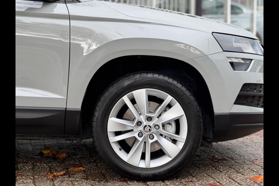 Škoda Karoq 1.0 TSI Pano Navi Apple CarPlay Cruise Nardogrey Boekjes Dealeronderhouden Nieuwe APK