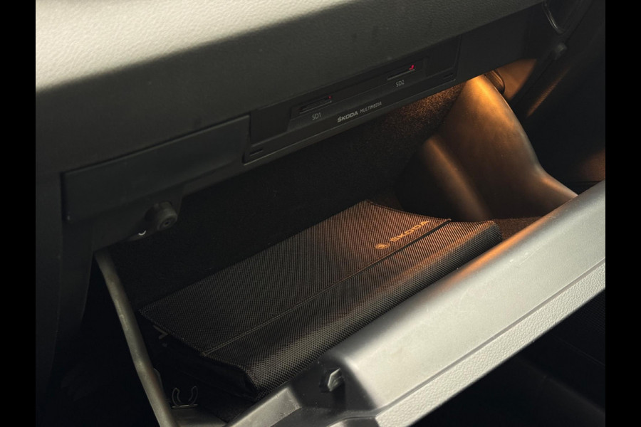 Škoda Karoq 1.0 TSI Pano Navi Apple CarPlay Cruise Nardogrey Boekjes Dealeronderhouden Nieuwe APK