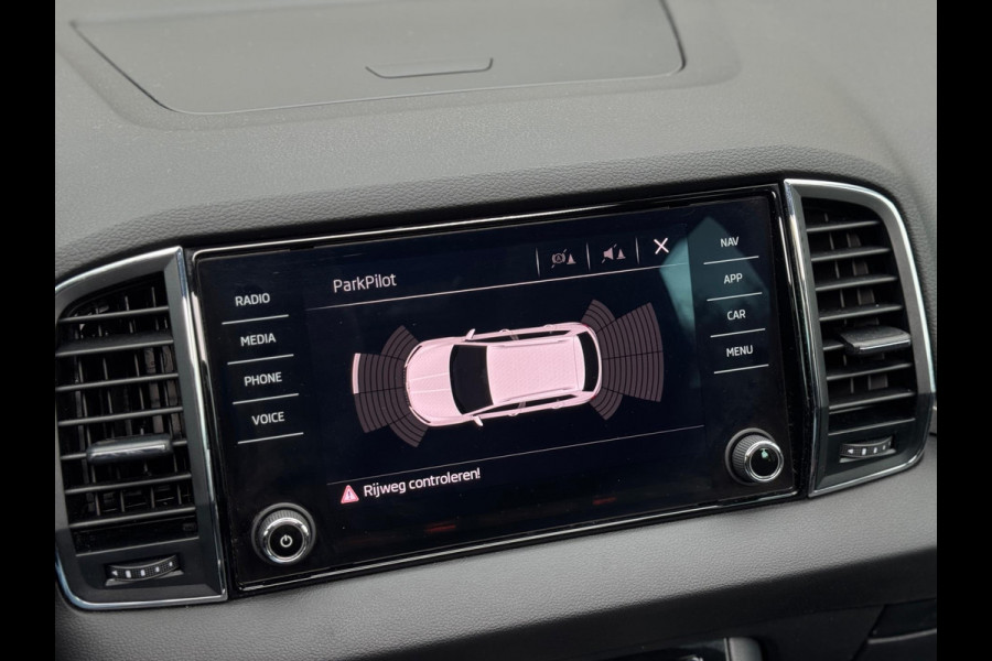 Škoda Karoq 1.0 TSI Pano Navi Apple CarPlay Cruise Nardogrey Boekjes Dealeronderhouden Nieuwe APK