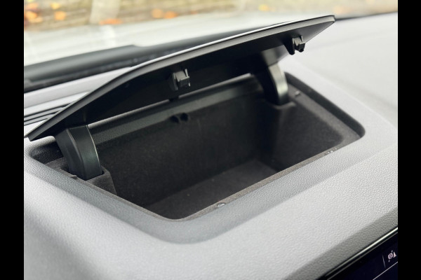 Škoda Karoq 1.0 TSI Pano Navi Apple CarPlay Cruise Nardogrey Boekjes Dealeronderhouden Nieuwe APK