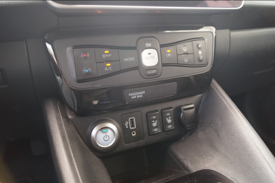 Nissan Leaf N-Connecta 40kWh -NAVI-ECC-PDC-CAM-