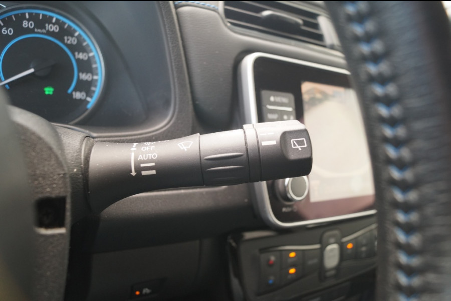Nissan Leaf N-Connecta 40kWh -NAVI-ECC-PDC-CAM-