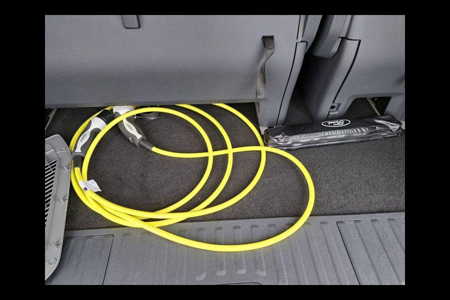 Ford Tourneo Custom 340 L2H1 Active 65 kWh 218pk | Driver Assistance Pack | Verwarmde Voorstoelen | 8 persoons | Uniek in Nederland!