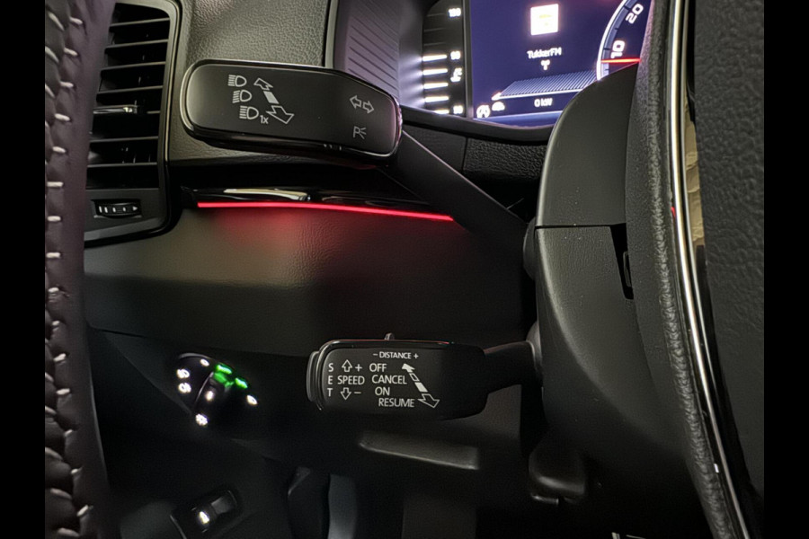 Škoda Karoq 1.5 TSI ACT Sportline Pano ACC Sfeer Canton Trekh. NAP Škoda Karoq 1.5 TSI ACT Sportline Pano ACC Sfeer Canton Trekh. NAP