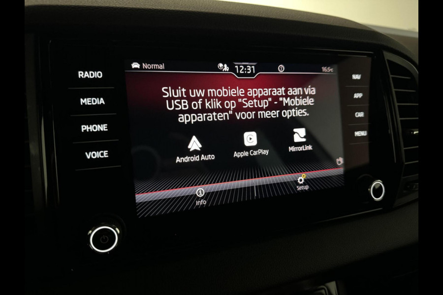 Škoda Karoq 1.5 TSI ACT Sportline Pano ACC Sfeer Canton Trekh. NAP Škoda Karoq 1.5 TSI ACT Sportline Pano ACC Sfeer Canton Trekh. NAP