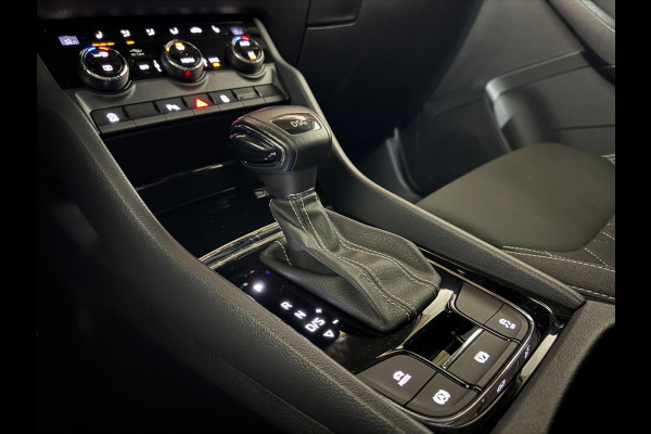 Škoda Karoq 1.5 TSI ACT Sportline Pano ACC Sfeer Canton Trekh. NAP Škoda Karoq 1.5 TSI ACT Sportline Pano ACC Sfeer Canton Trekh. NAP