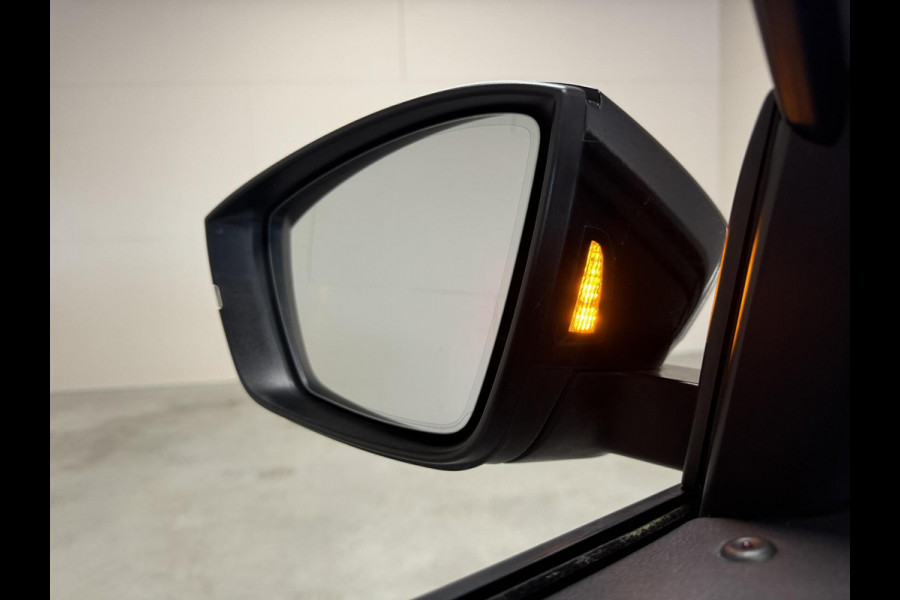 Škoda Karoq 1.5 TSI ACT Sportline Pano ACC Sfeer Canton Trekh. NAP Škoda Karoq 1.5 TSI ACT Sportline Pano ACC Sfeer Canton Trekh. NAP